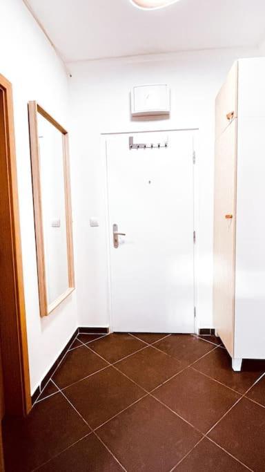 Moderny Apartman S Parkovanim ブラチスラヴァ エクステリア 写真