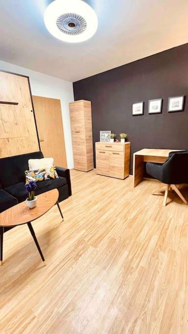 Moderny Apartman S Parkovanim ブラチスラヴァ エクステリア 写真